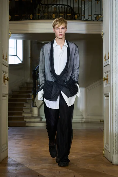Look 1